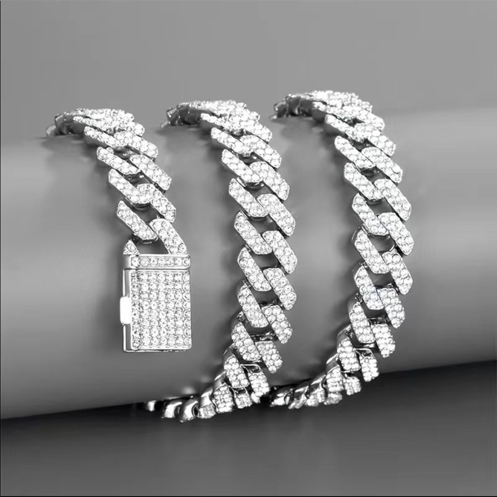 💎Iced out Cuban link necklace💎